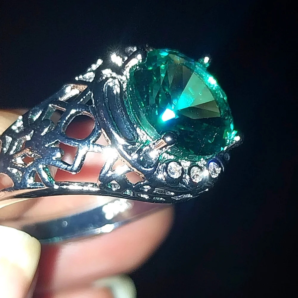 Classic 925 Green and Silver Ring with Intricate Metalwork Sz 10